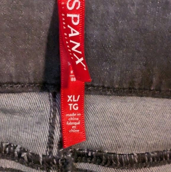 Spanx Distressed Ankle Skinny Black Jeans . Size XLarge - Picture 5 of 6